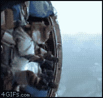 Mitttens_skydiving